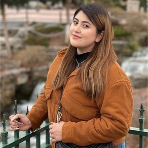 Meet your Posher, Violeta